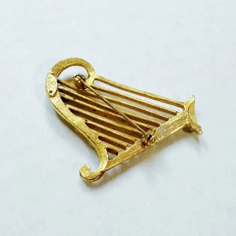 Tara - Vintage Gold Harp Brooch